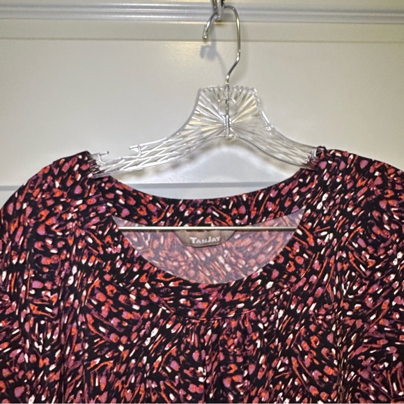 TanJay Black/Red-Orange/Purple Print Scoop Neck 3/4 sleeve blouse size 2X - Picture 3 of 8